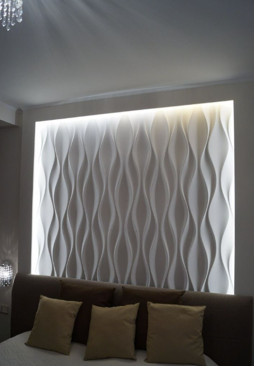 Quarto com painel Dunas 3D iluminado atrás da cama
